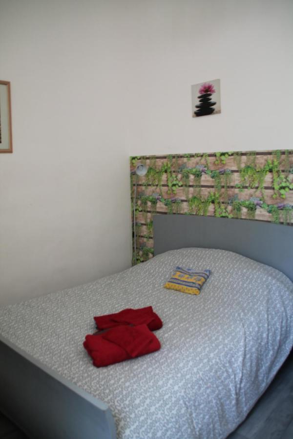 Appartamento Au Bonheur De Lili Fontaine-de-Vaucluse Esterno foto